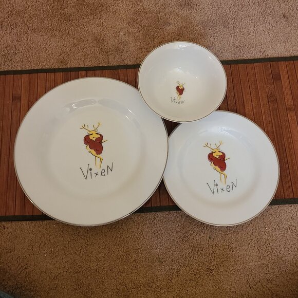 Pottery Barn Matching Reindeer Salad Plates/Dinner Plates/Bowls - 9 Pieces - Picture 2 of 8